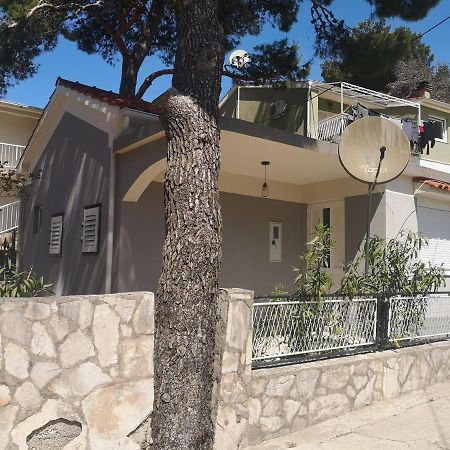 Villa Mala Kuca Ispod Borova Primošten Exterior foto