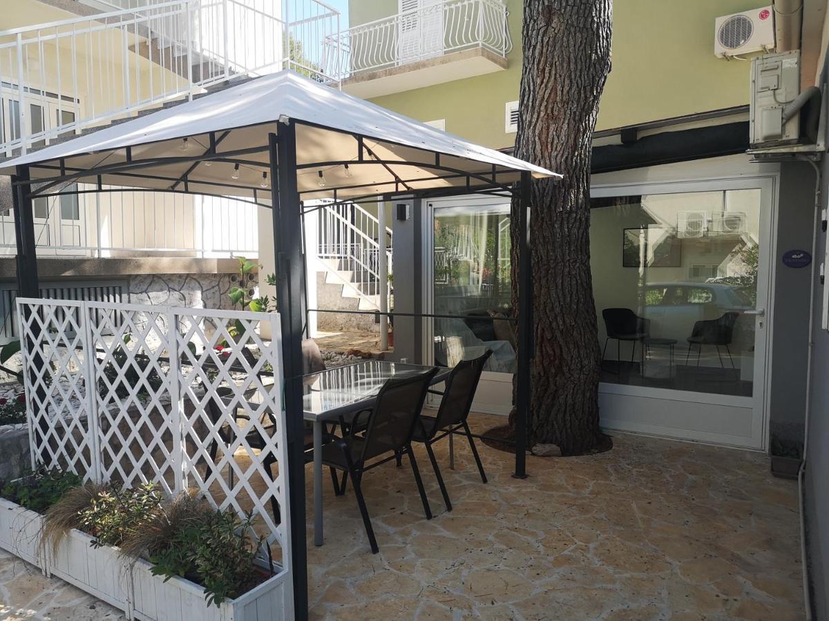 Villa Mala Kuca Ispod Borova Primošten Exterior foto